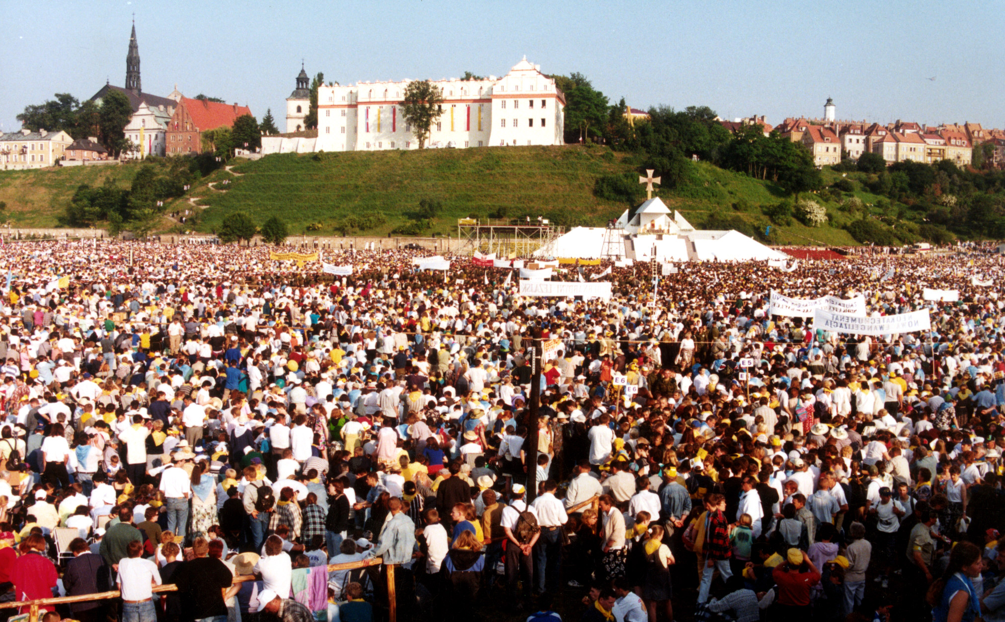 Dziś mija 25 lat od lądowania Jana Pawła II w Tarnobrzegu - Wielowsi
