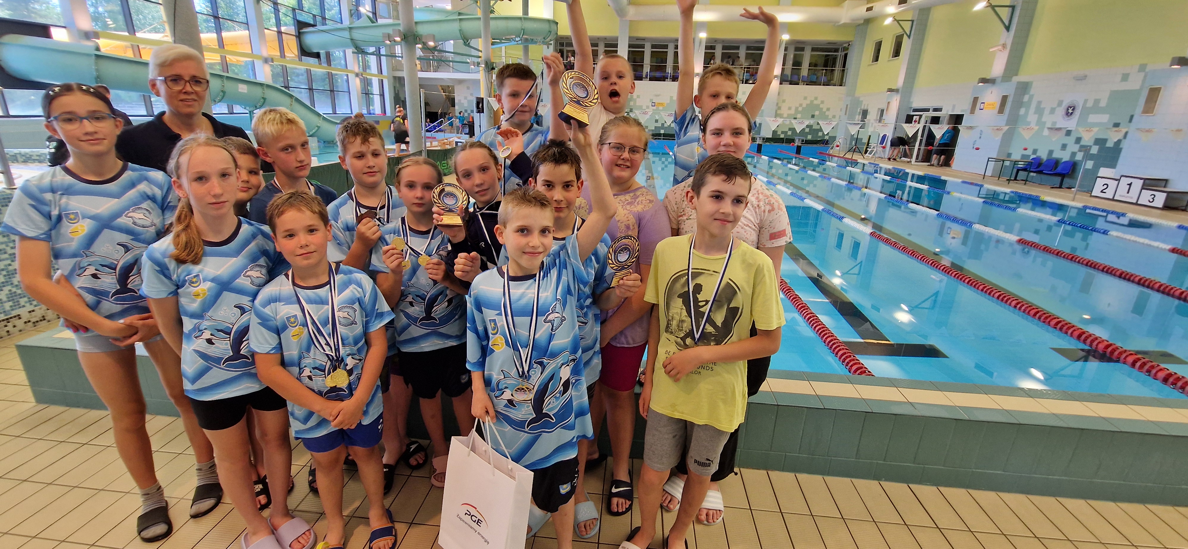 28 medali UKS Delfin Tarnobrzeg w zawodach Pływackich Dzieci w Ropczycach!