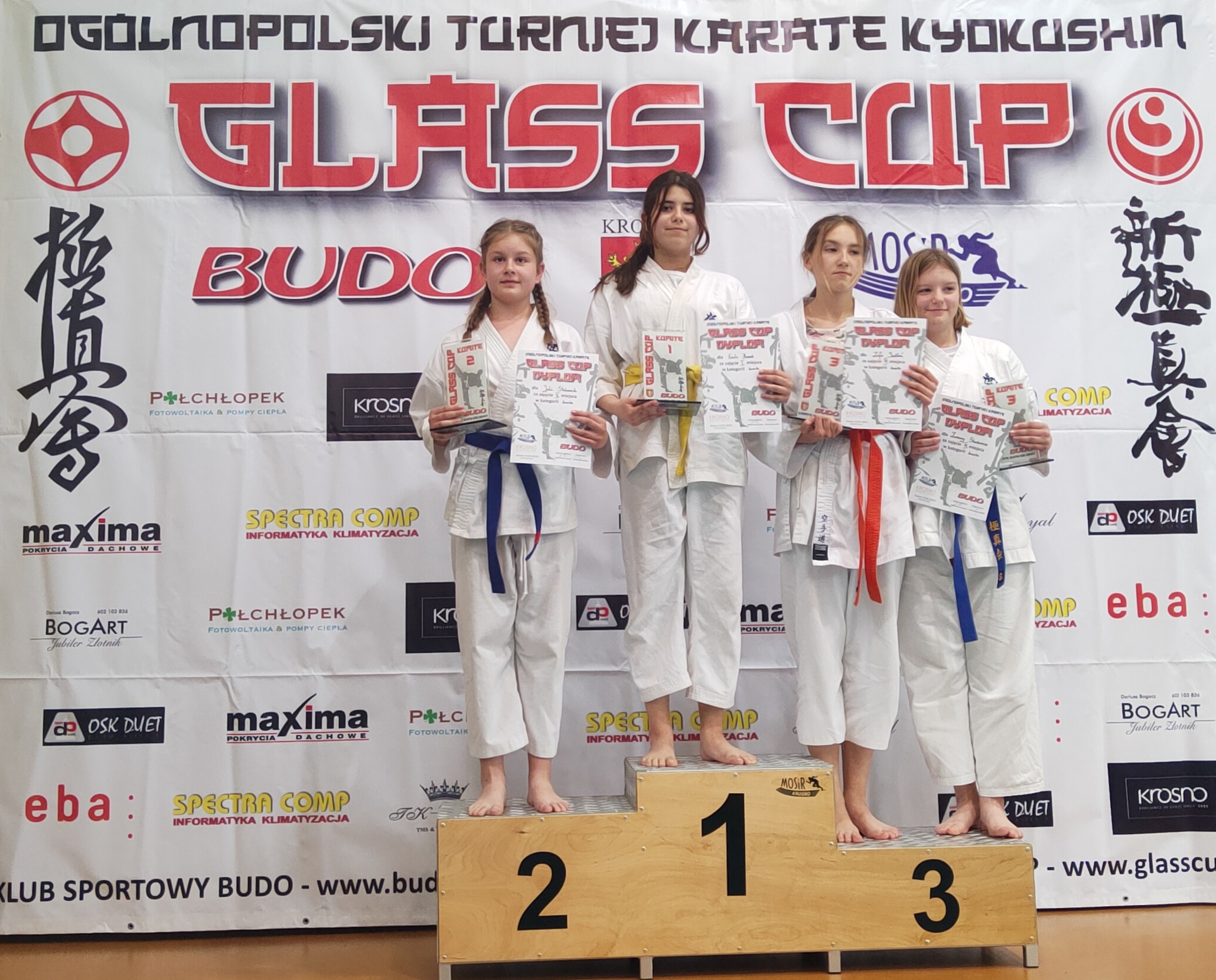 Udane występy młodych zawodników Tarnobrzeskiego Klubu Kyokushin Karate w Ogólnopolskim Turnieju Karate „GLASS CUP”