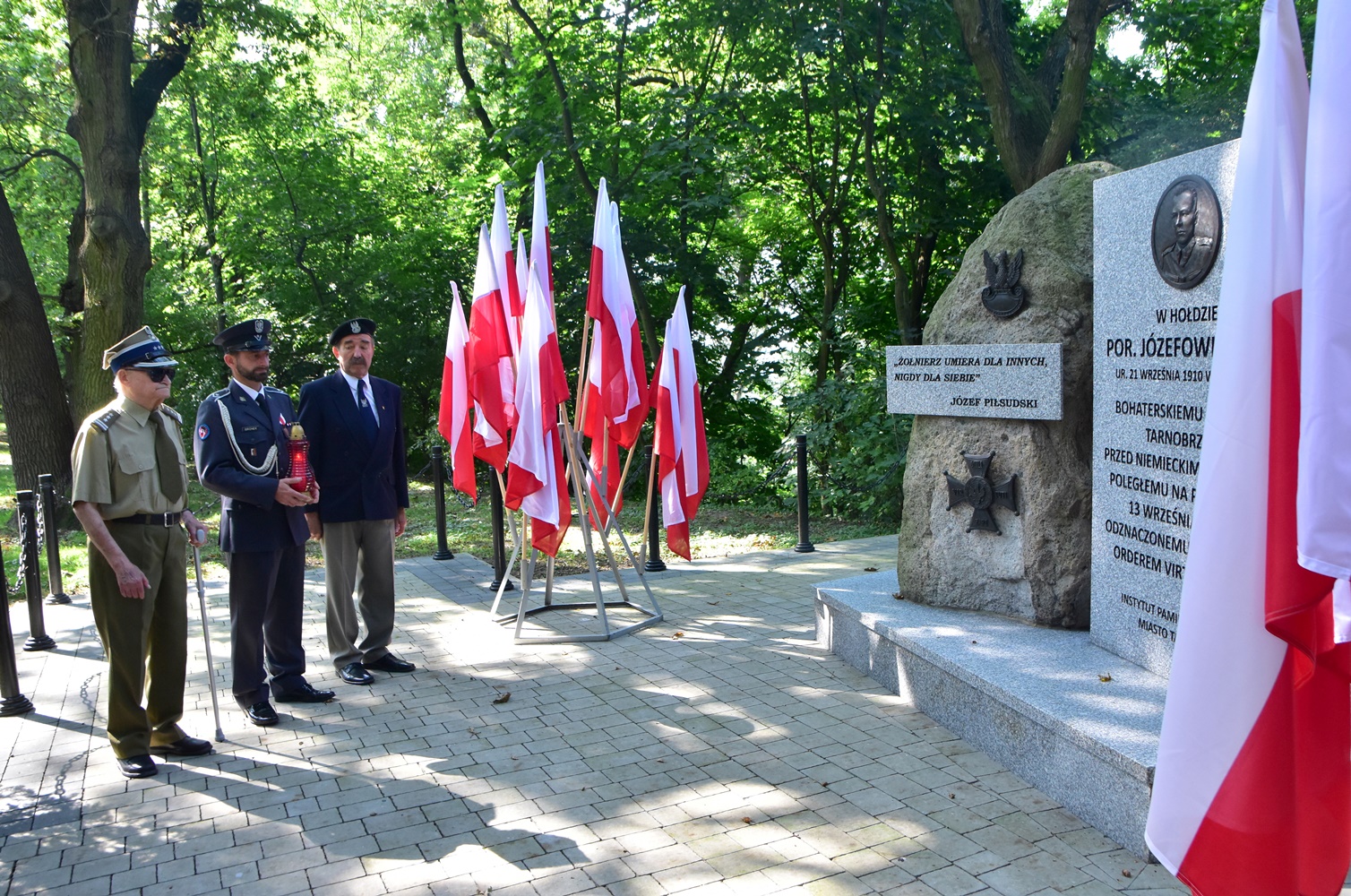 84. rocznica śmierci por. Józefa Sarny. Uczczono pamięć obrońcy Tarnobrzega z 1939 r.