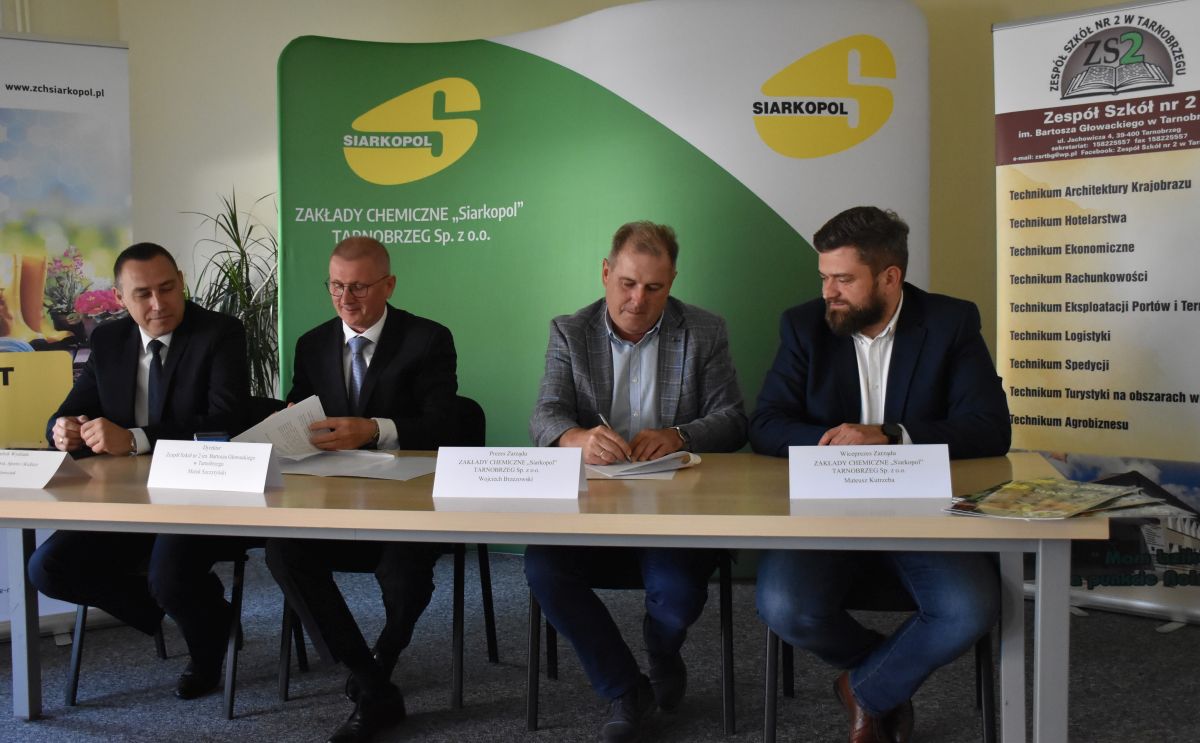 Zakłady Chemiczne „Siarkopol” podpisały porozumienie o współpracy z Zespołem Szkół nr 2 im. Bartosza Głowackiego w Tarnobrzegu.