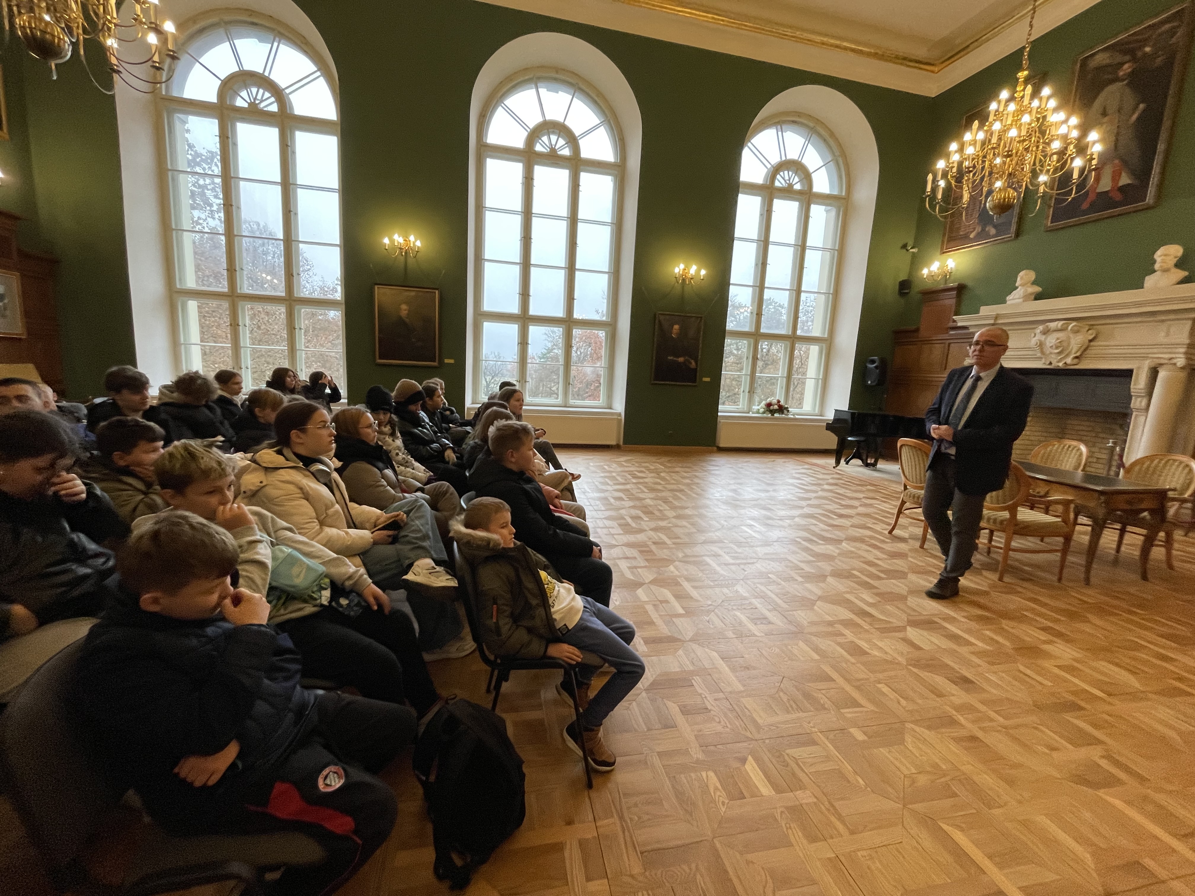 Dzieci doświadczone powodzią odwiedziły Tarnobrzeg