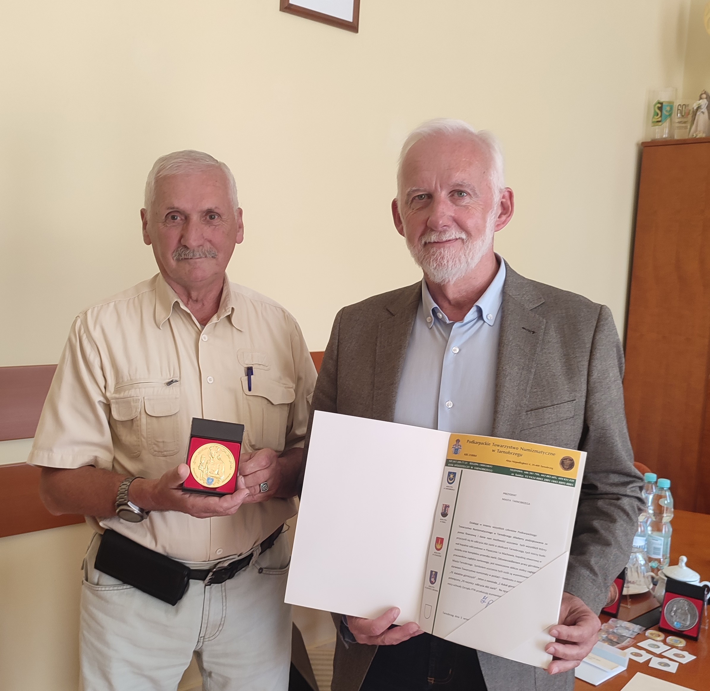 70-lecie odkrycia złóż siarki w rejonie Tarnobrzega na monetach żetonach i medalach